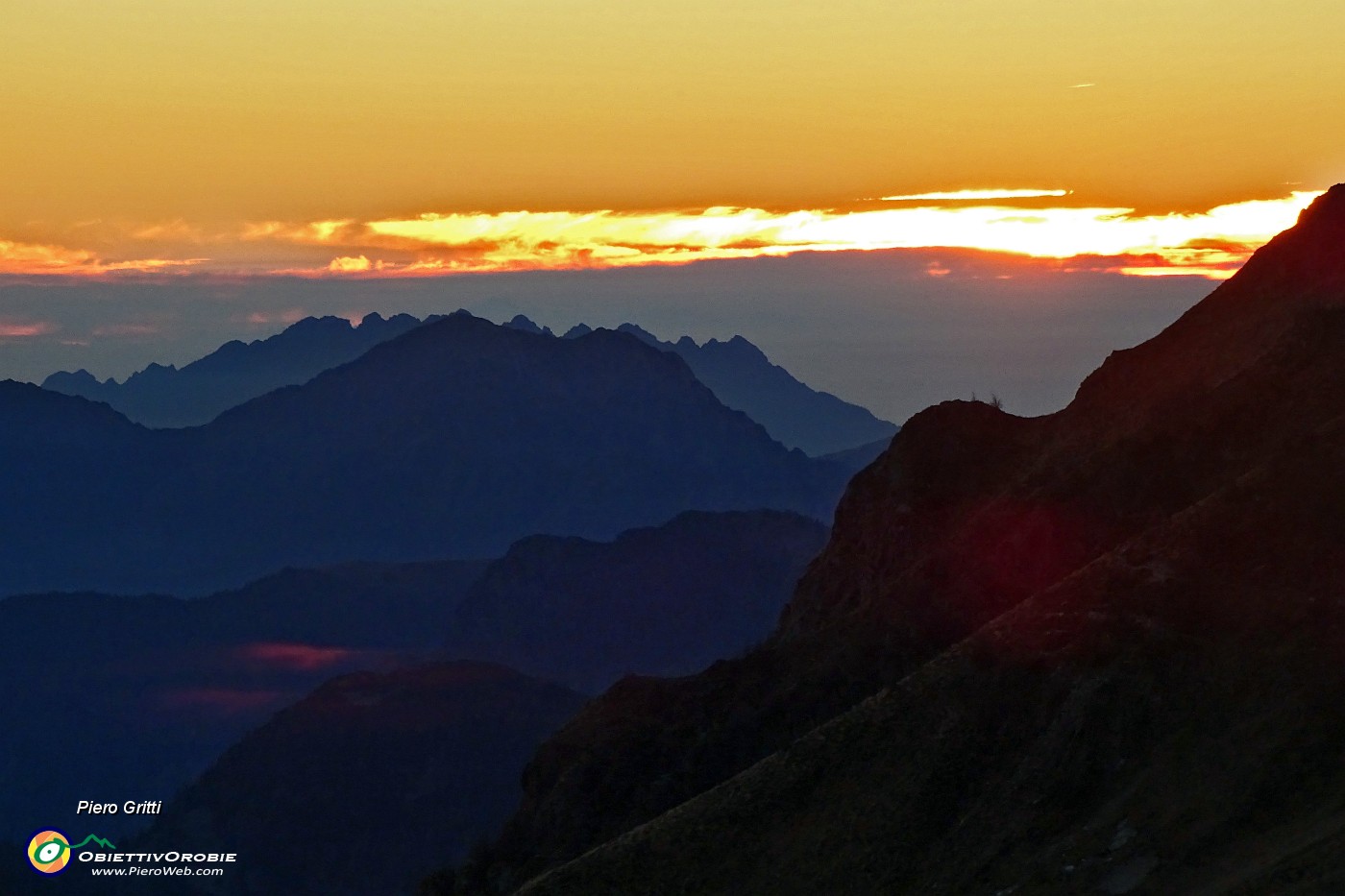 98 Scende il sole, si accendono i colori del tramonto.JPG -                                